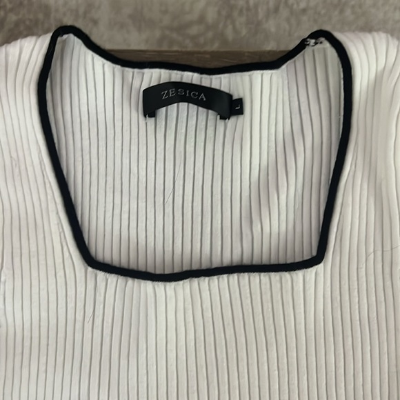 Large black and white top - Picture 2 of 3